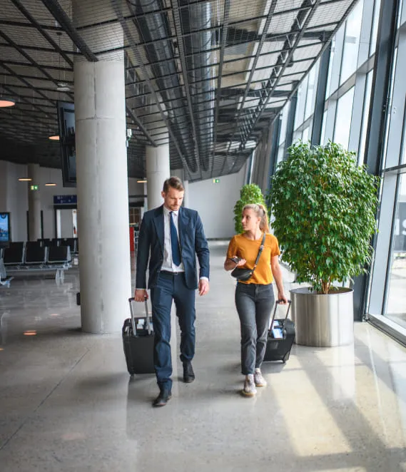 Femme aéroport bagages
