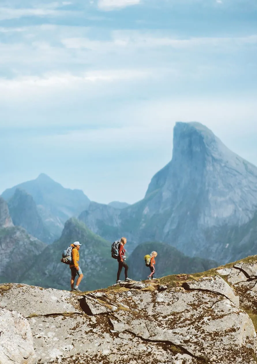Randonneurs backpacker en montagne
