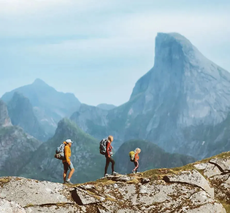 Randonneurs backpacker en montagne