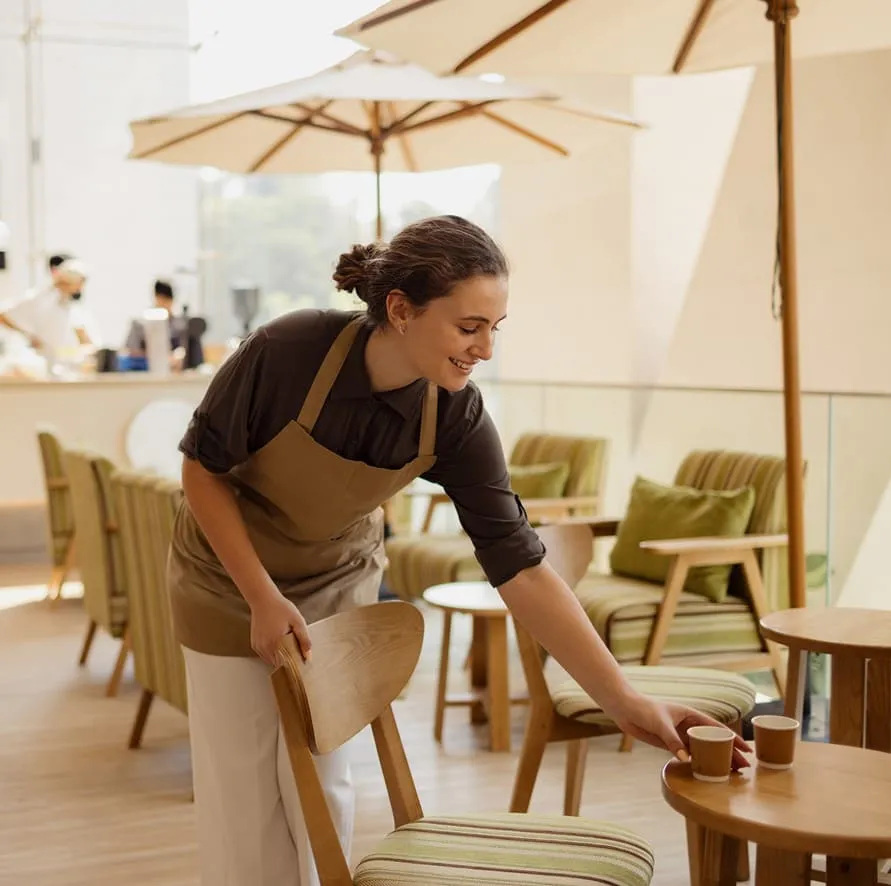 Serveuse en PVT Working holiday visa